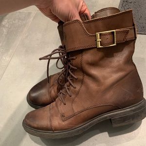 VINCE CAMUTO Genuine brown leather lace up boots